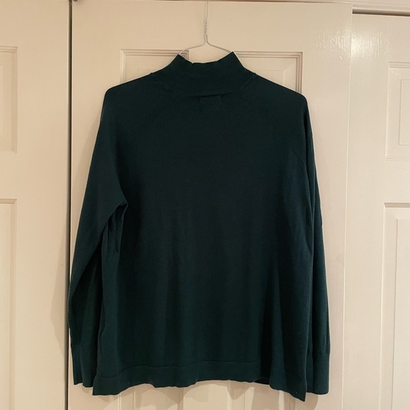 Massimo Dutti wool/silk oversized turtleneck sweater in emerald green - Picture 2 of 8